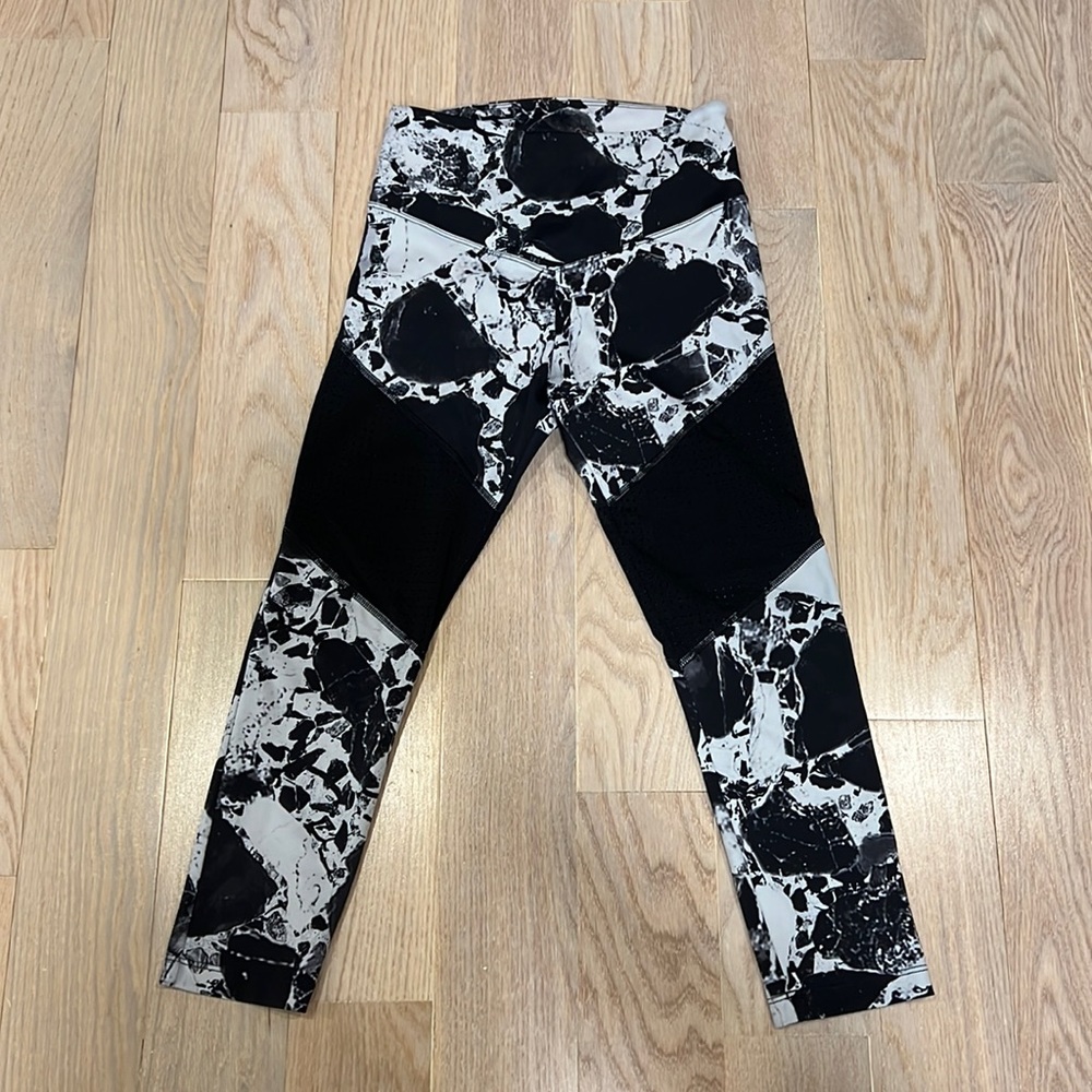 L’URV Marble Black & White High Waisted Cropped Legging